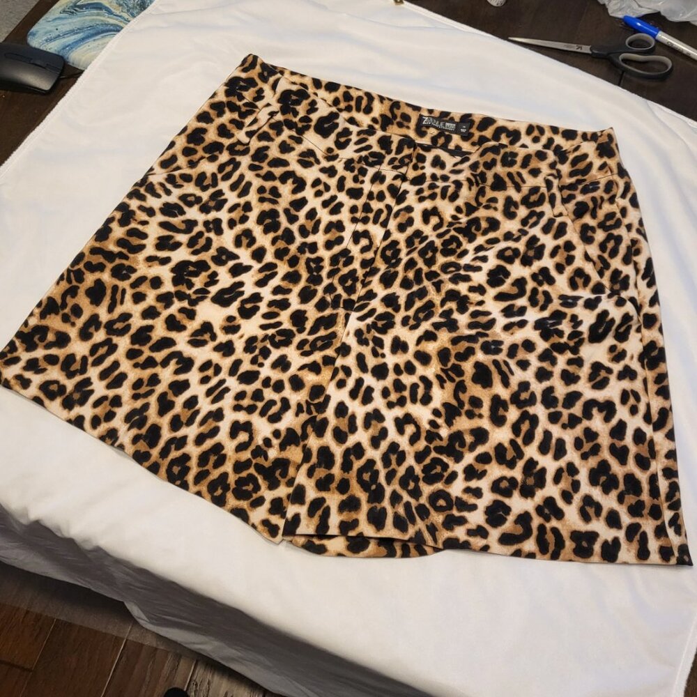 7th Avenue High Waist Brown and Black Leopard Print Shorts Size 18 - Picture 6 of 16